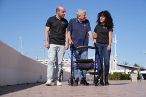 Cuidado de personas mayores en Ibiza: cuándo contratar ayuda a domicilio